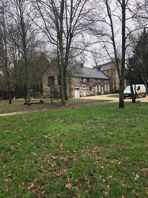 Villa Corps De Ferme Dans Belle Propriete Avec Chiens Et Chevaux Venizy Exterior foto