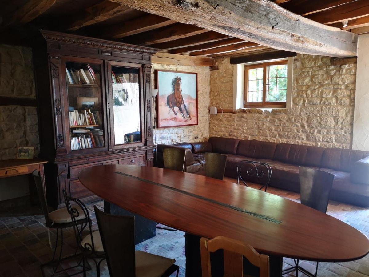 Villa Corps De Ferme Dans Belle Propriete Avec Chiens Et Chevaux Venizy Exterior foto